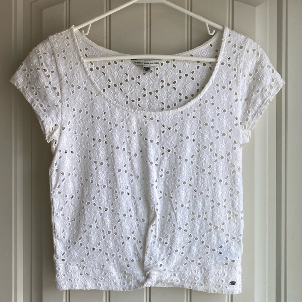 Women’s American Eagle sheer cropped knot front short sleeve eyelet tee, small